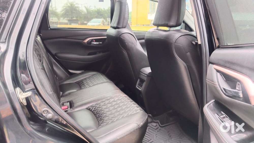 Maruti Suzuki Grand Vitara 1.5 Zeta Plus Dual Tone Intelligent Hybri..
