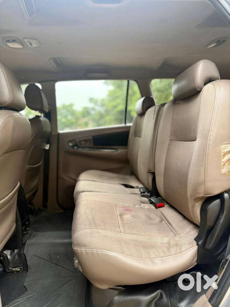 Toyota Innova 2.5 G (diesel) 7 Seater Bs Iv, 2015, Diesel