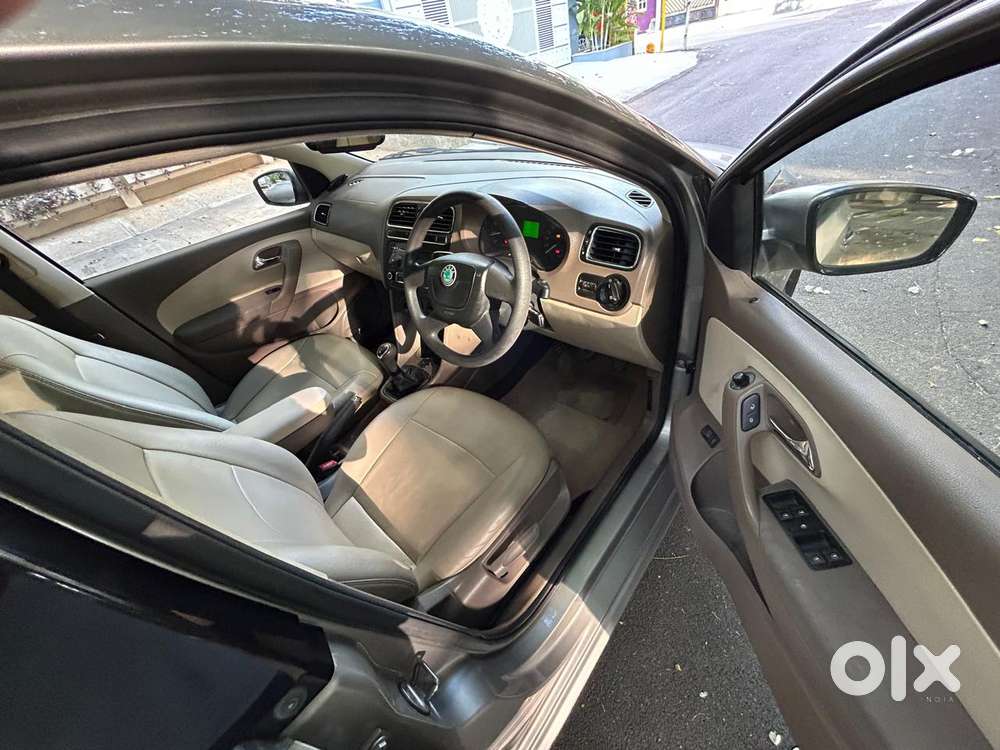 Skoda Rapid 1.6 Mpi Ambition, 2012, Petrol