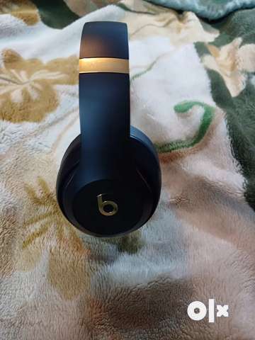 For sale Beats Studio3 Beats Solo2 Headphones Computer