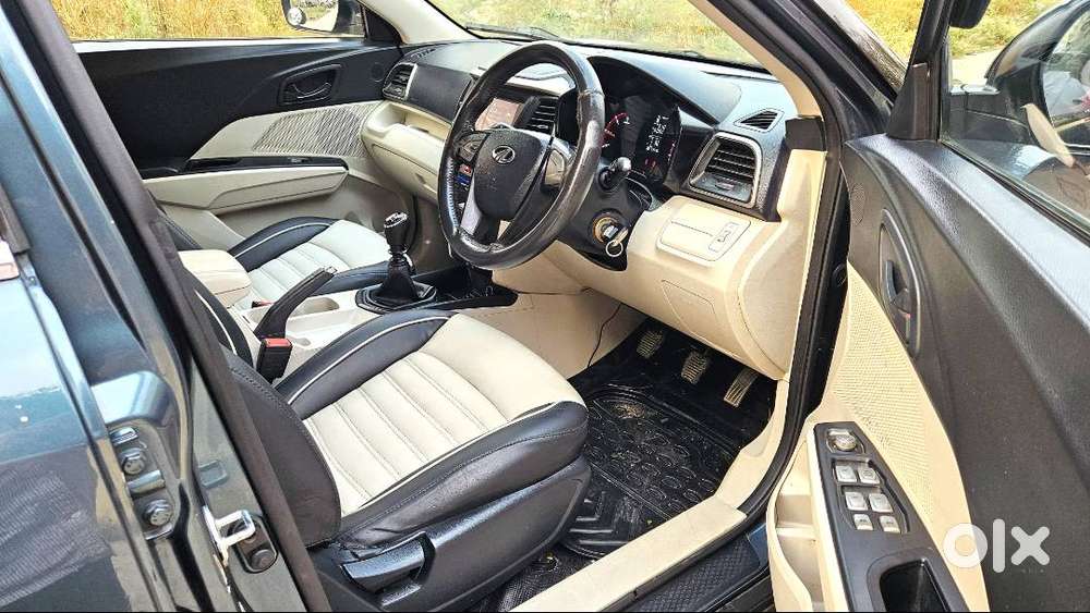 Xuv 300 W6 Diesel Manual Gear Deiven 77500kms Excellent Condition