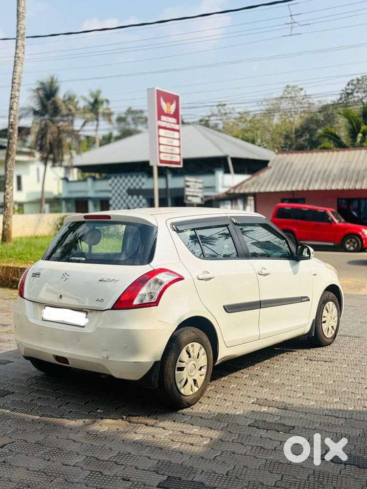 Maruti Suzuki Swift Vxi + Manual, 2012, Petrol