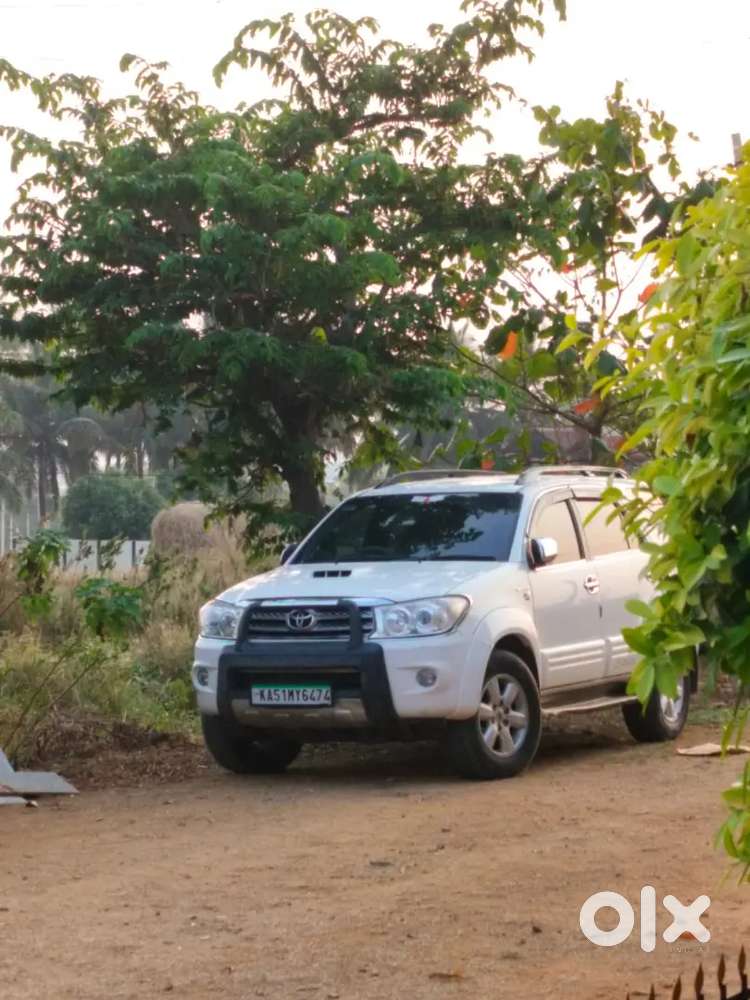 Toyota Fortuner  2011