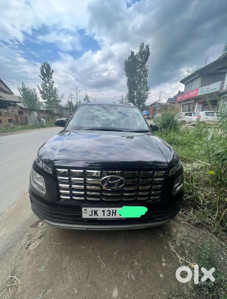 Hyundai Venue 2023 Petrol Well Maintained