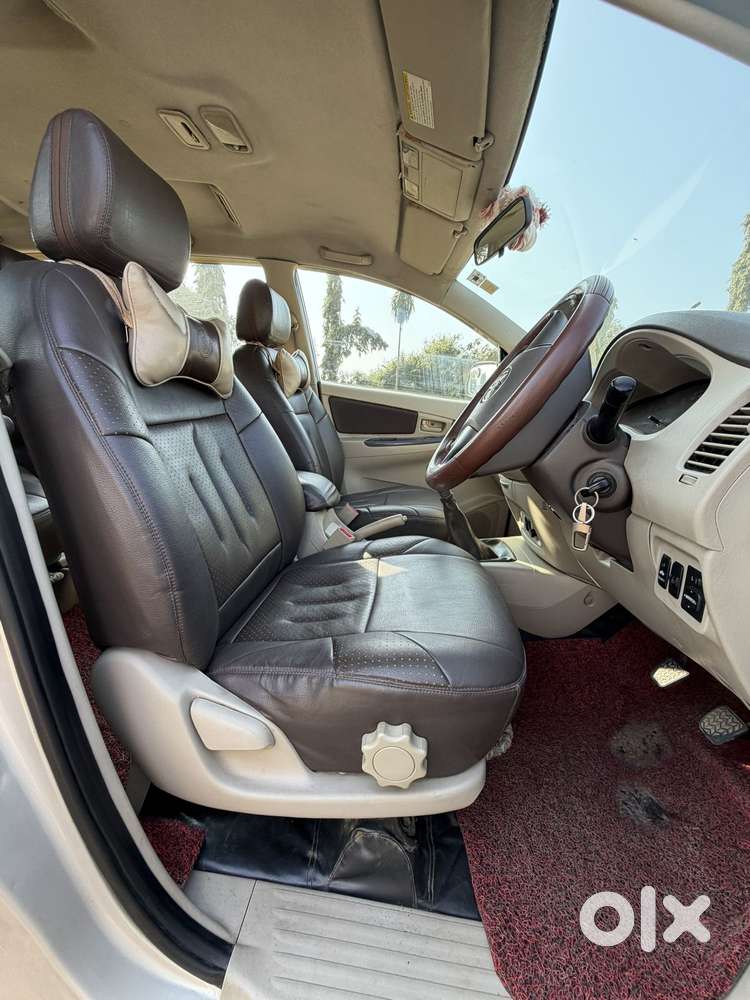 Toyota Innova 2.5 G (diesel) 7 Seater Bs Iv, 2015, Diesel
