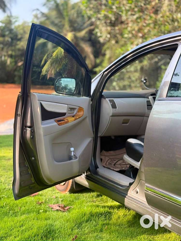 Toyota Innova (2012)