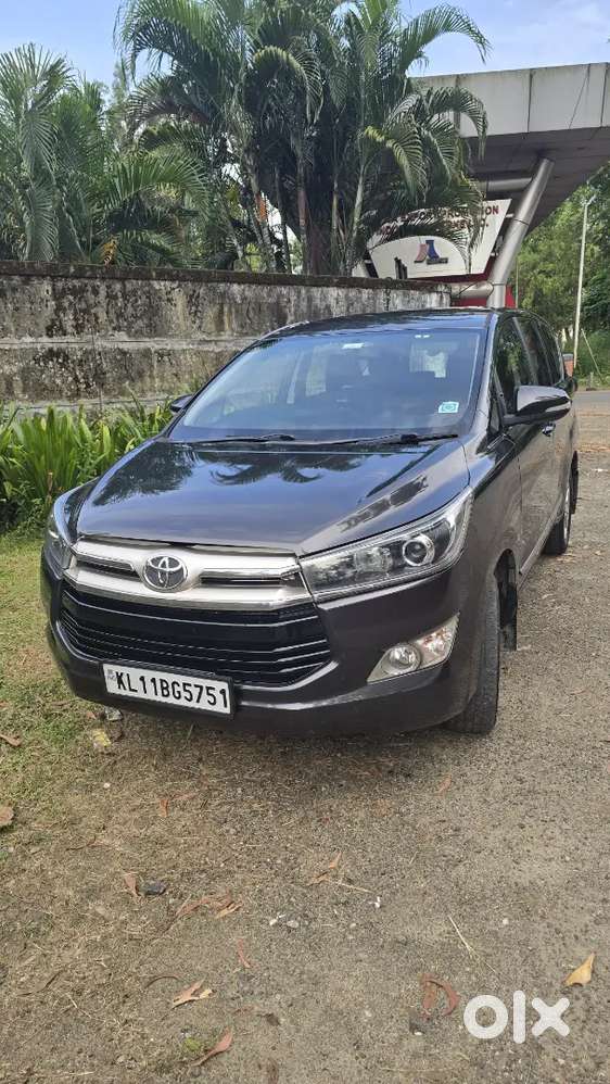 Toyota Innova Crysta 2017 Diesel Well Maintained, Company Service