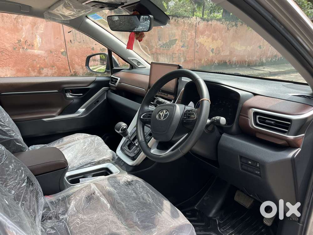 Toyota Innova Hycross 2.0 Zx (o) Hybrid 7 Str, 2025, Electric