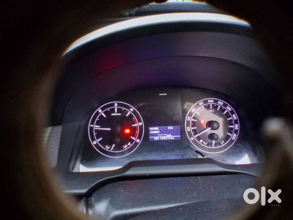 Toyota Innova Crysta 2.4 G Plus Mt 8 Str, 2017, Diesel