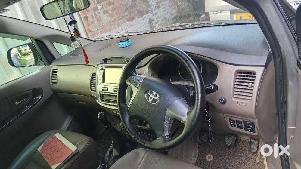 Toyota Innova 2015