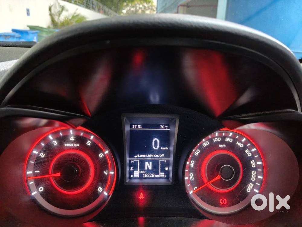 Mahindra Xuv300 1.2 W8 (o) Amt Petrol, 2023, Petrol