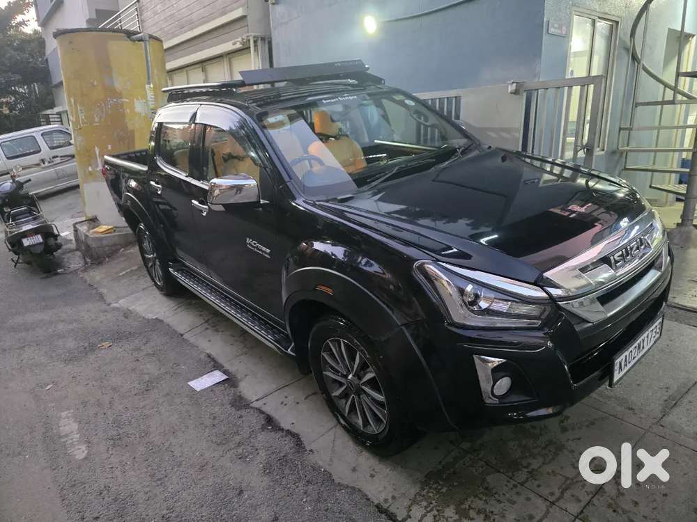 2022 Isuzu V-Cross 2WD AT Z  38600 KM  Auto Diesel  Insurance sep 2027