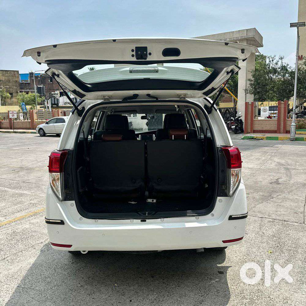 Toyota Innova Crysta 2.4 G Plus Mt 7 Str, 2023, Diesel