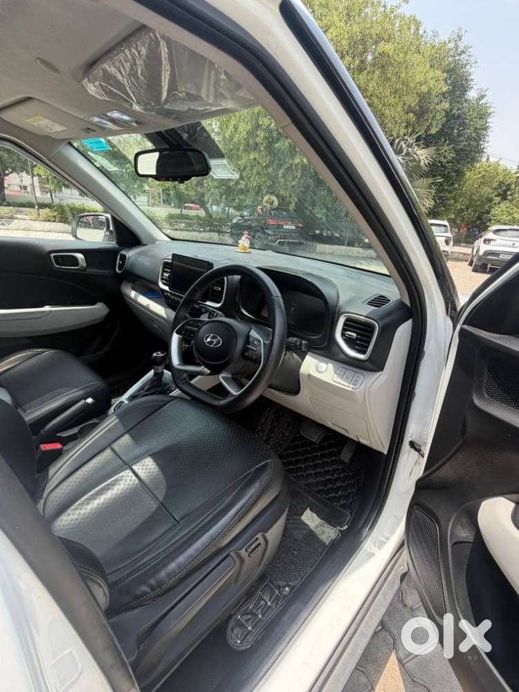 Hyundai Venue Sx(o) 1.0 Turbo Dct Knight Edition, 2024, Petrol