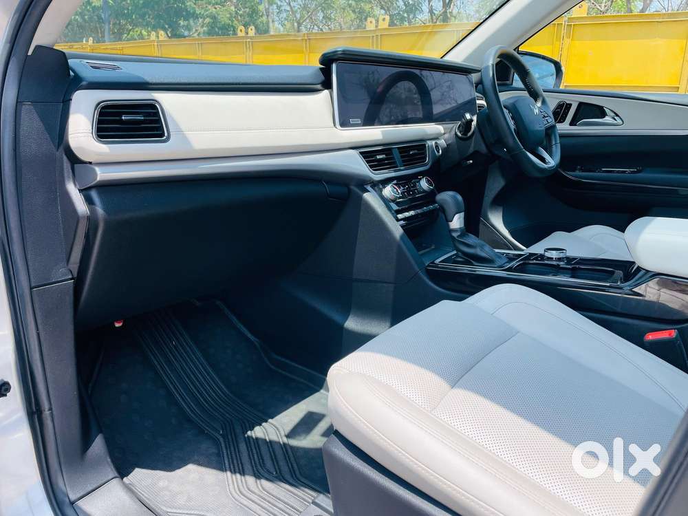 Mahindra Xuv700 2.2 Ax 7 Diesel At Luxury Pack Str, 2025, Diesel
