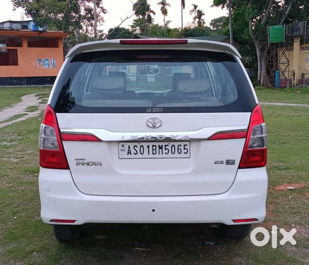 Toyota Innova Crysta, 2011