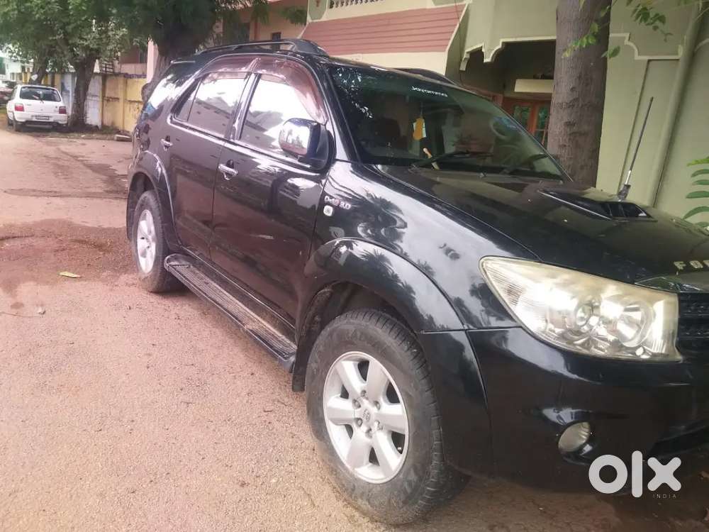 Toyota Fortuner Legender 2009 Diesel 130000 Km Driven