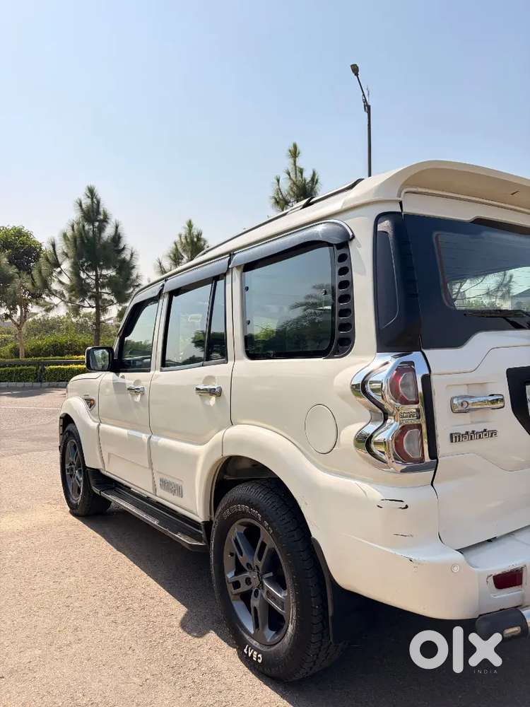 Mahindra Scorpio S6 Plus 2016