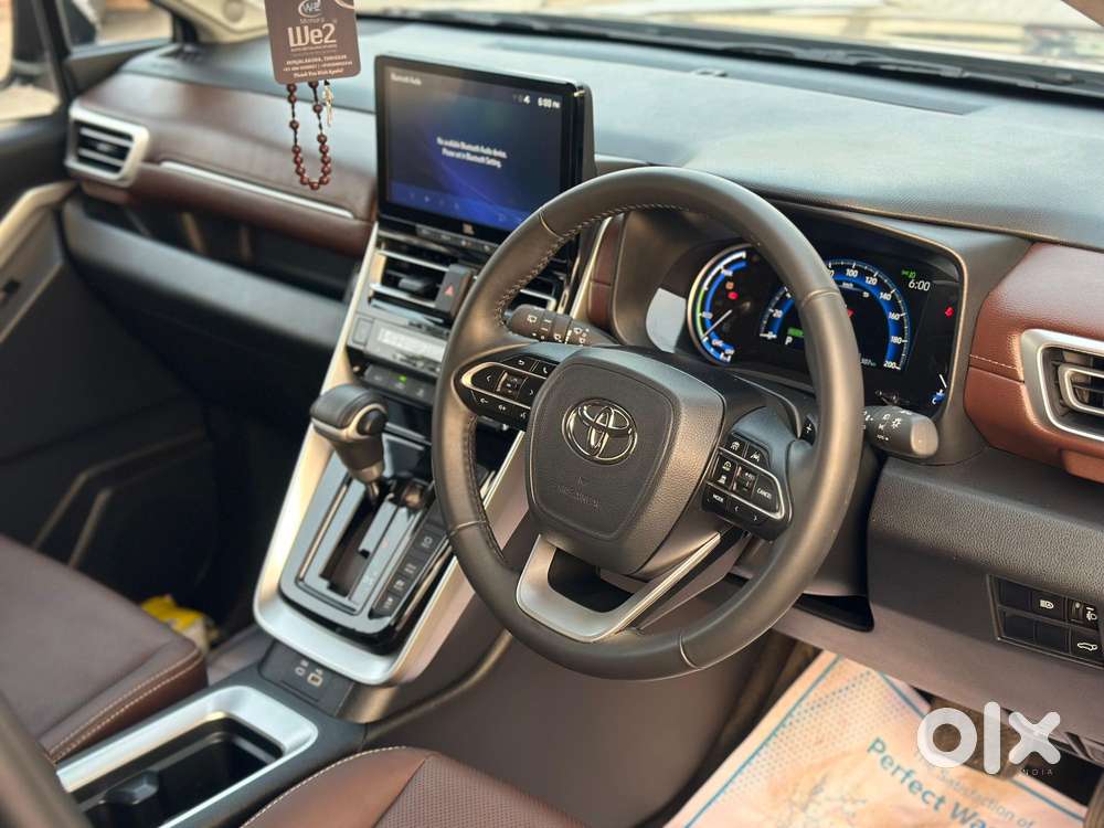 Toyota Innova Hycross 2.0 Zx (o) Hybrid 7 Str, 2025, Petrol