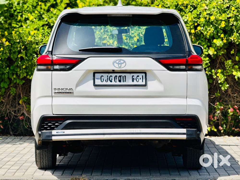Toyota Innova Hycross 7s Option, 2024, Petrol