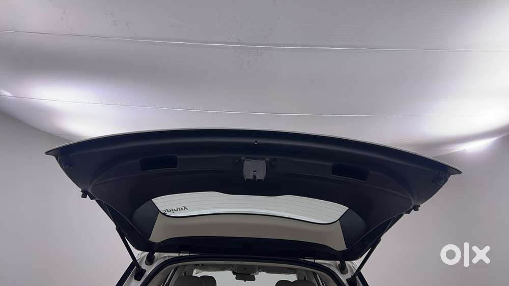 Mahindra Xuv700 2.0 Ax 7 Petrol Mt Str, 2022, Petrol
