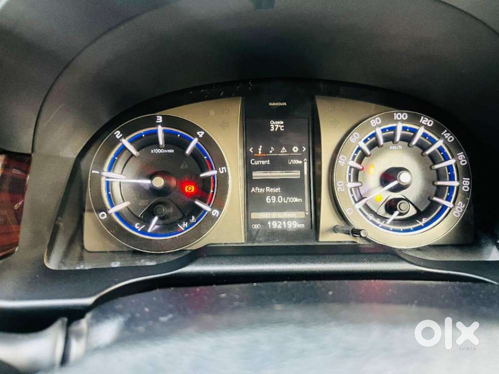 Toyota Innova Crysta 2.4 V, 2016, Diesel