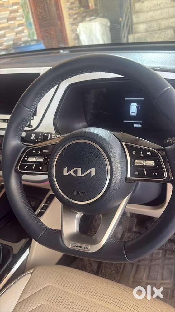 Kia Carens 2023 Petrol Well Maintained