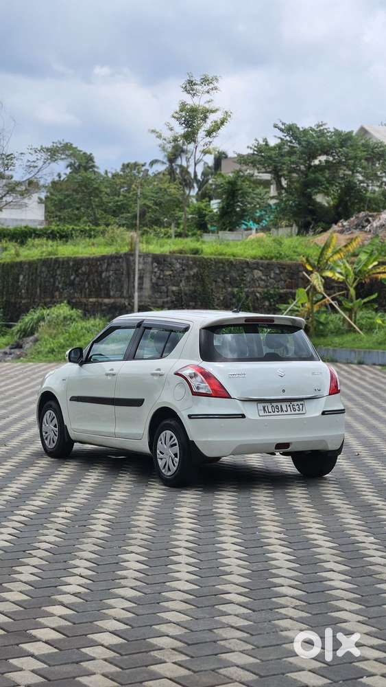 Maruti Suzuki Swift Vxi Abs Bsiv, 2015, Petrol