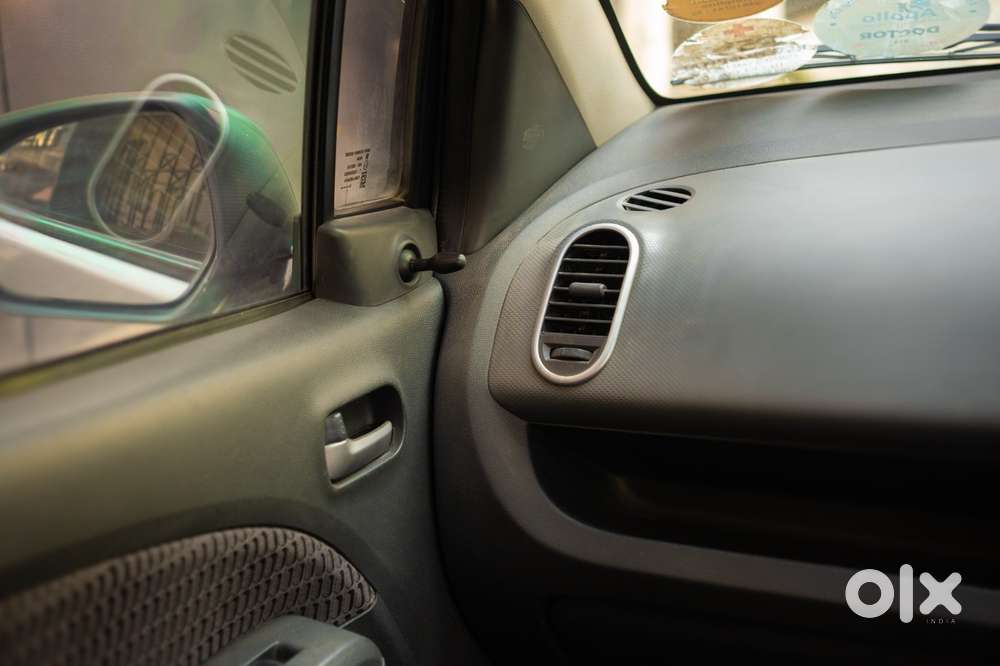 Maruti Suzuki Ritz Vxi, 2013, Petrol