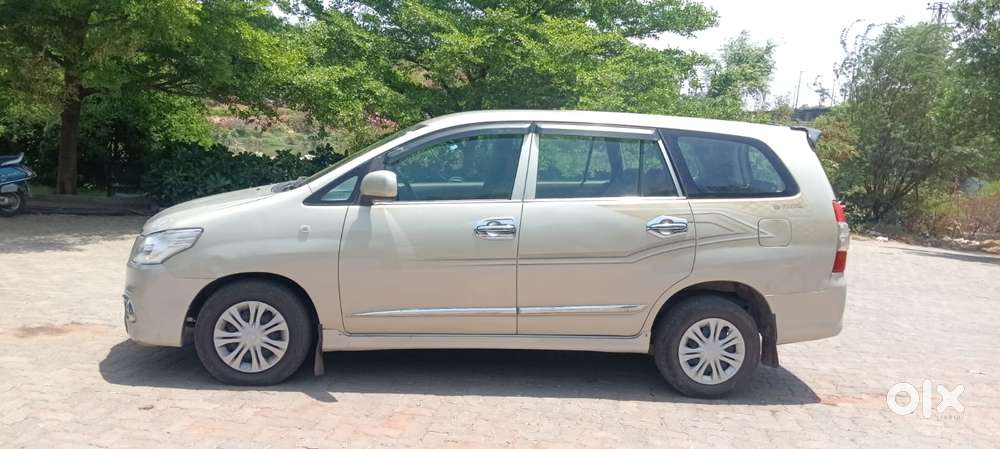 Toyota Innova 2.5 G (diesel) 8 Seater, 2015, Diesel