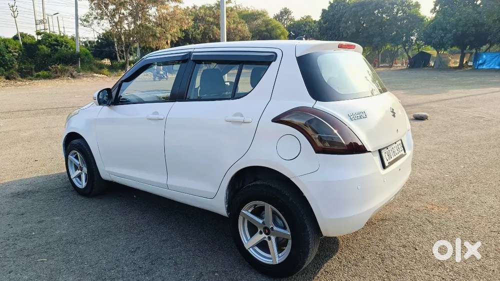 Maruti Suzuki Swift Vxi 2015 Manual With Alloy And Projector Head Lamp