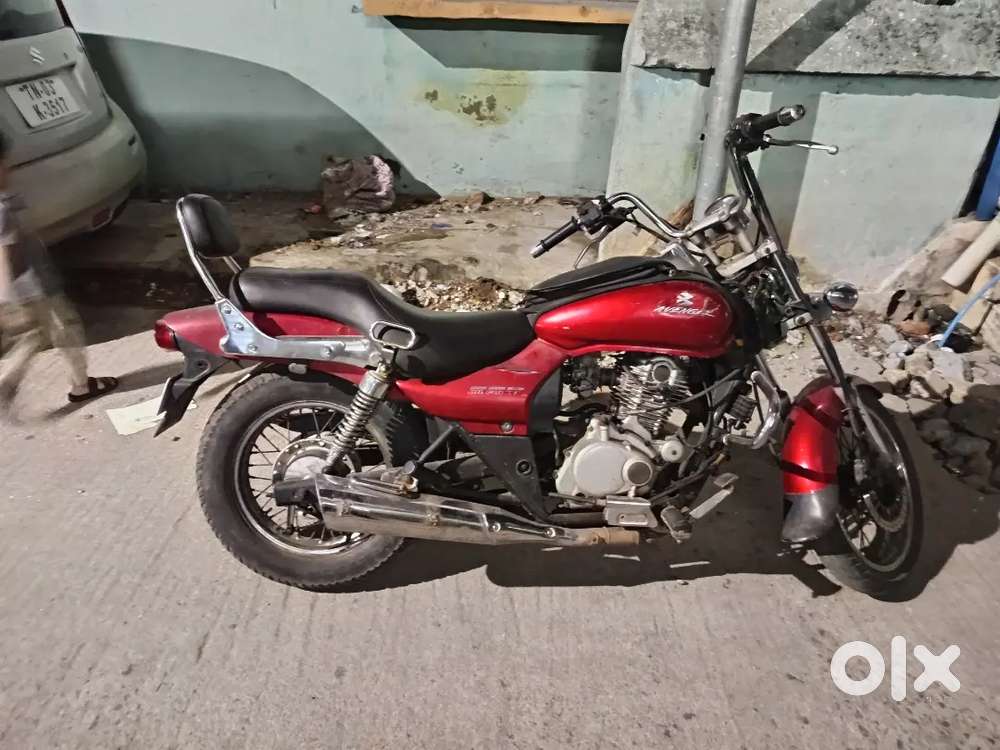 Red Colour Avenger Old Model Bike Bajaj Avenger 220 Single Owner