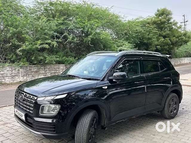 Hyundai Venue 2023 Petrol Well Maintained
