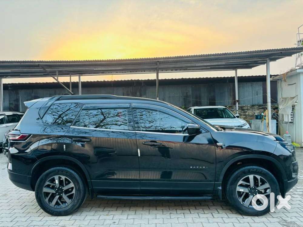 Tata Safari Pure Plus S Dark Edition, 2025, Diesel