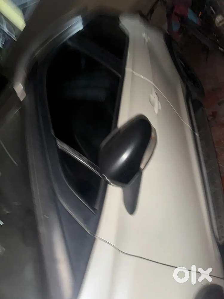 Nissan Kicks Top End Dual Tone