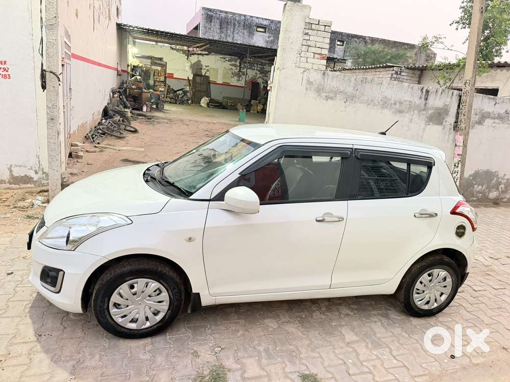 Maruti Suzuki Swift Lxi Option, 2017, Petrol