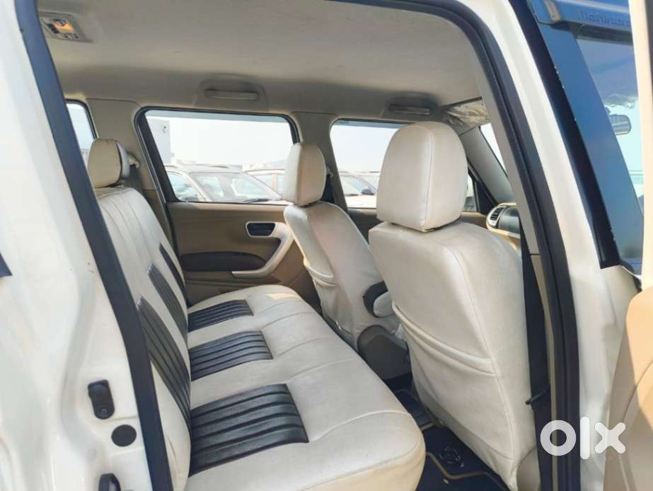 Mahindra Tuv 300 T8, 2016, Petrol