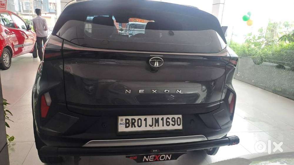 Tata Nexon Creative Plus S 1.2 Revotron Petrol 6 Mt, 2025