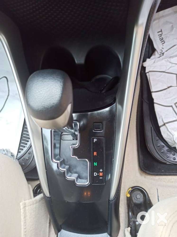Toyota Yaris V Cvt, 2018, Petrol