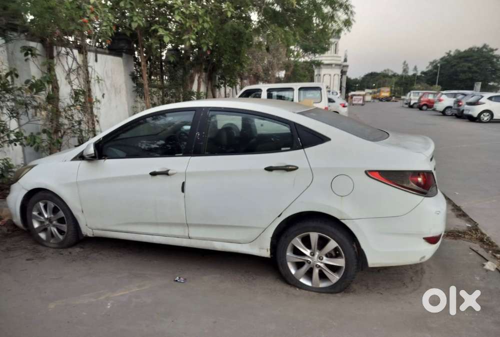 Hyundai Fluidic Verna 2012