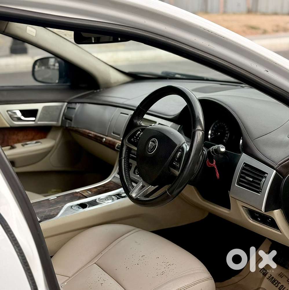 Jaguar Xf 2011 Diesel 82000 Km Driven