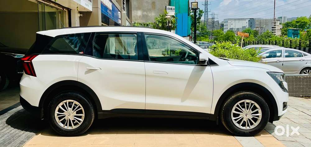 Mahindra Xuv700 2.0 Mx Petrol Mt 5 Str, 2022, Petrol