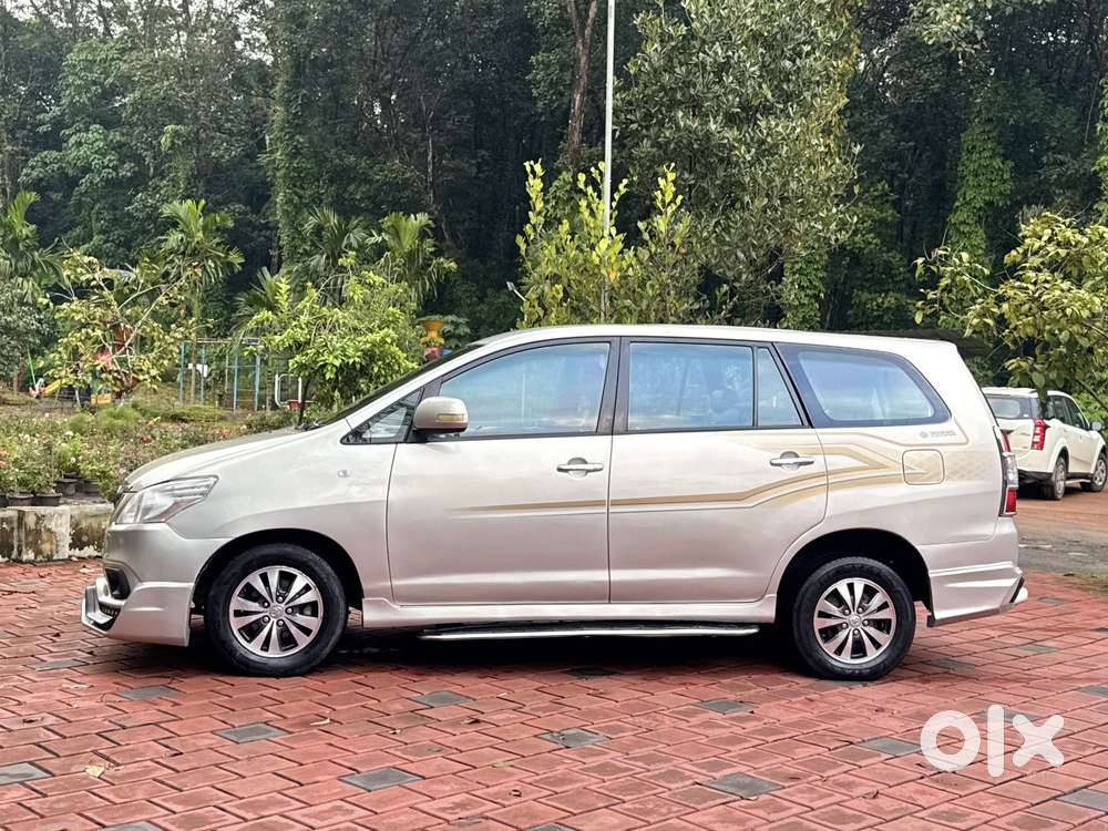 Toyota Innova 2.5 Z Diesel 7 Seater Bs Iv, 2015, Electric