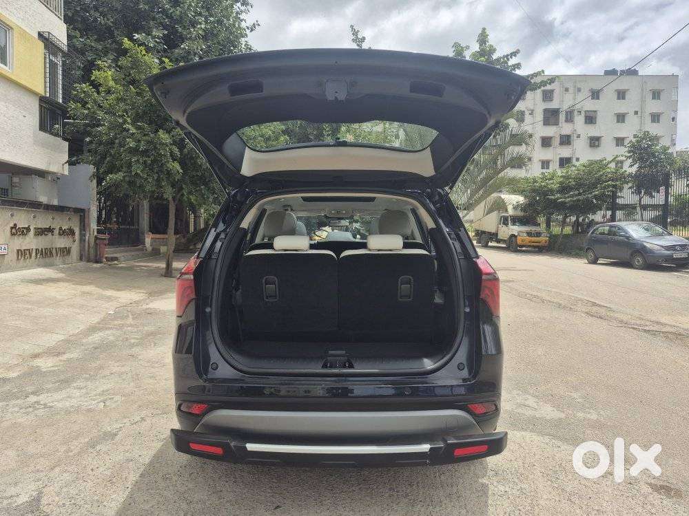 Mahindra Xuv700 2.0 Ax 7 Petrol At Str, 2024, Petrol