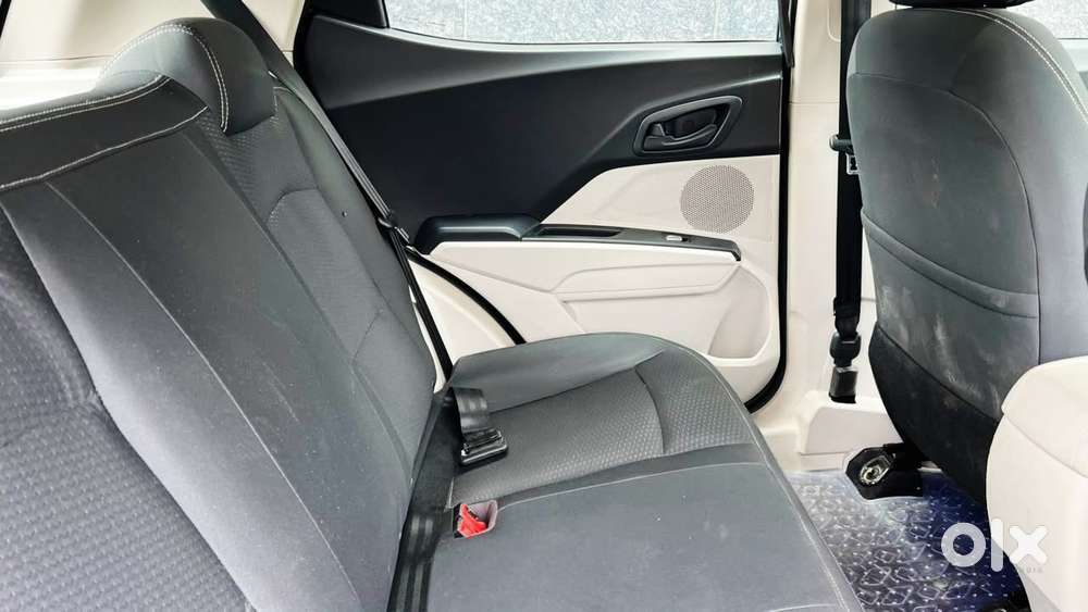 Mahindra Xuv300 1.2 W6 Amt Petrol, 2023, Petrol