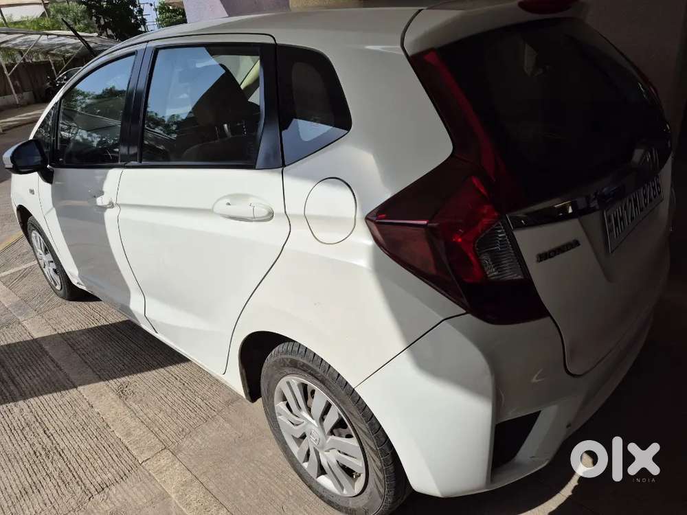 Well Maintained Honda Jazz For Sale, Manual. White Color.