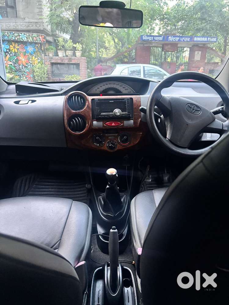 Toyota Etios Liva 2011-2012 G, 2011, Petrol