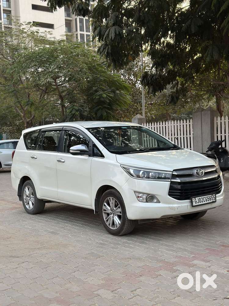 Toyota Innova Crysta 2.8 Zx At 7 Seater, 2016, Diesel
