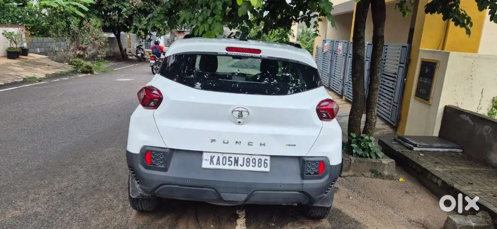 Tata Punch Dazzle Sunroof 2024