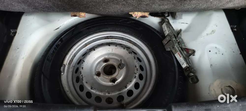 Maruti Suzuki Swift 1.2 Lxi Optional 2017